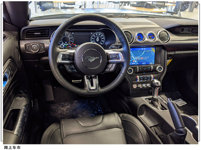 福特野马性能版到店实拍!搭5.0l v8引擎,性能超奔驰c63 amg