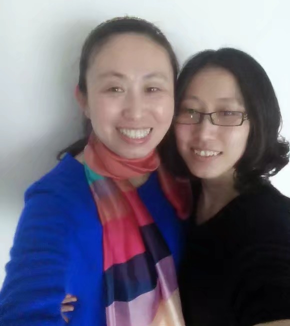 江歌生前与母亲江秋莲的旧照。 江秋莲供图