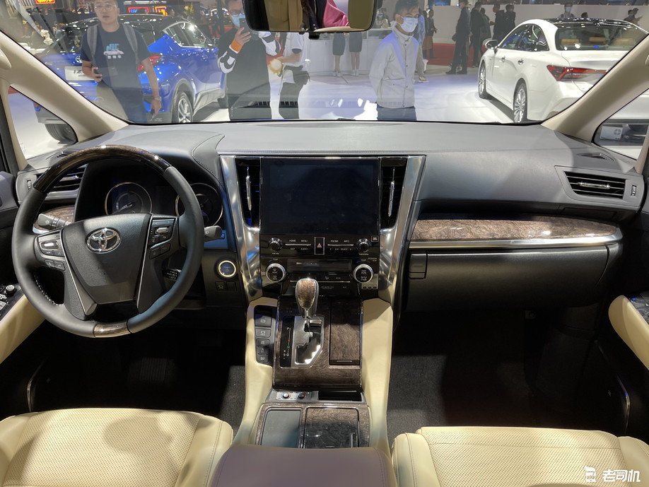 2021上海车展丰田皇冠威尔法双擎售83909200万