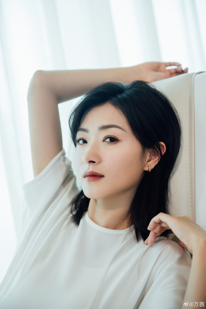 万茜亲自为粉丝绘制画像,感谢粉丝10年陪伴|万茜_新浪新闻