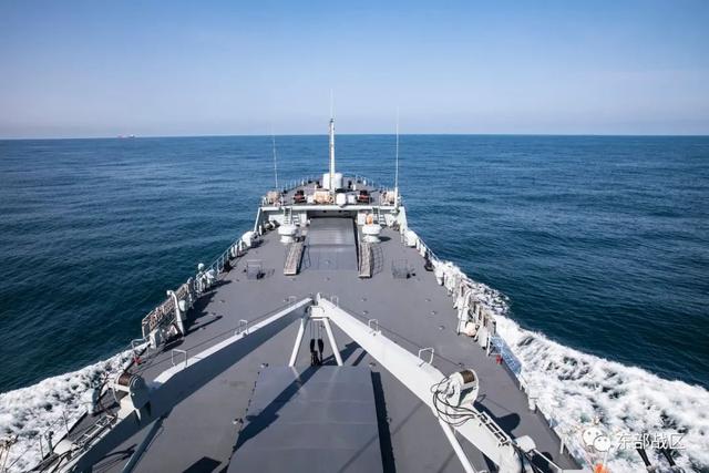 登陆舰编队,火力全开