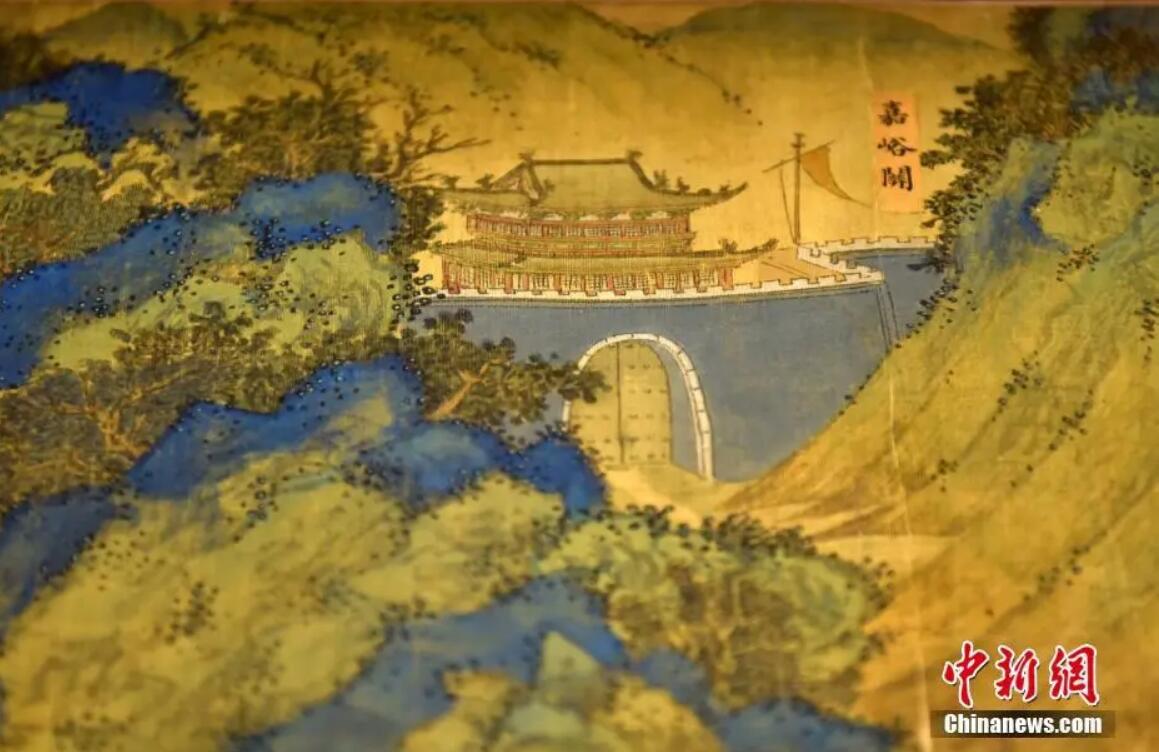 资料图：2018年12月6日，“丝路山水地图展”在香港科学馆开幕。《丝路山水地图》一度流落海外，香港企业家许荣茂购得该地图后捐赠予故宫博物院。图为《丝路山水地图》局部：嘉峪关。中新社记者 张炜 摄