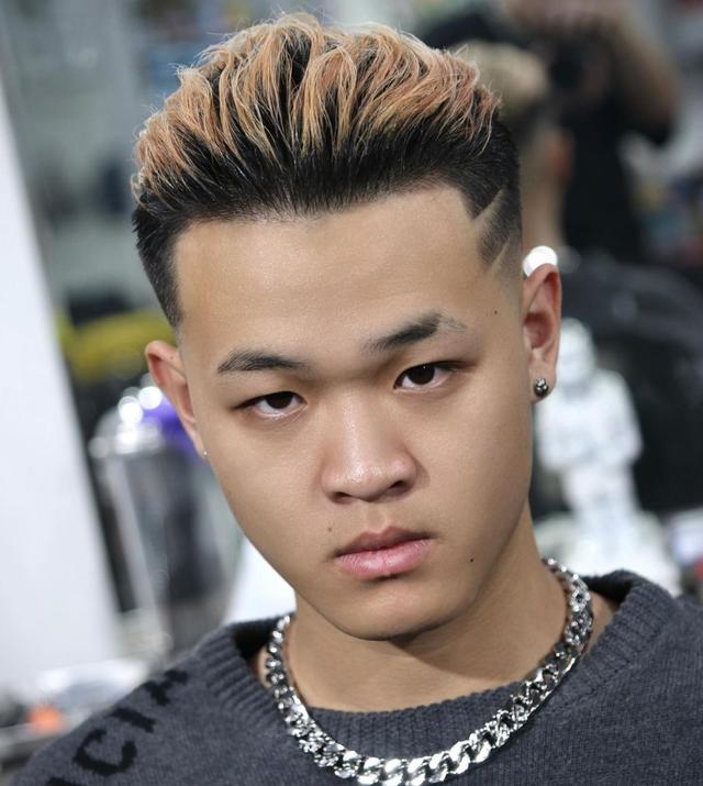 脸胖的男士别乱剪发型了建议留这4款清爽短发显瘦还帅气