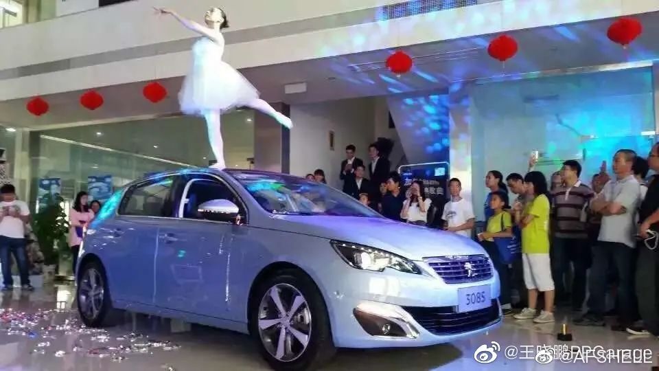 "特斯拉车顶维权事件"之后,居然有展商推出车顶芭蕾节目!