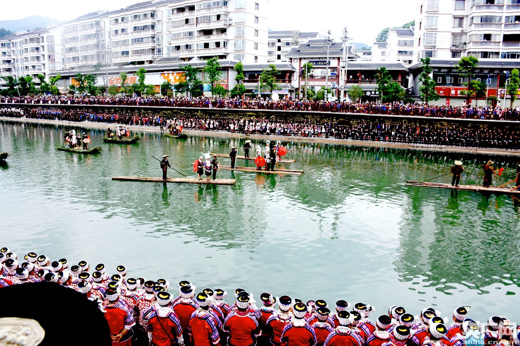 2021年苗族姊妹节将于4月24日至26日在台江县举办.(央广