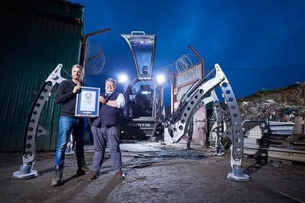 全球最大蜘蛛机器人,重达2吨,能遥控行走,获吉尼斯世界纪录!