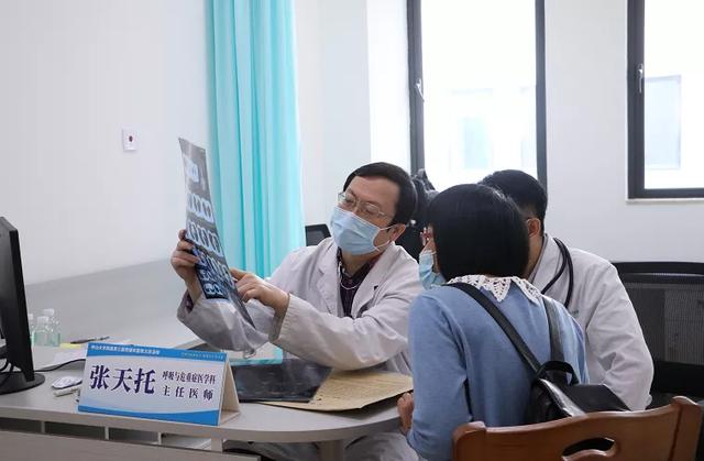 包含北京中醫藥大學東方醫院先生醫生問診跑腿代掛聯系的詞條