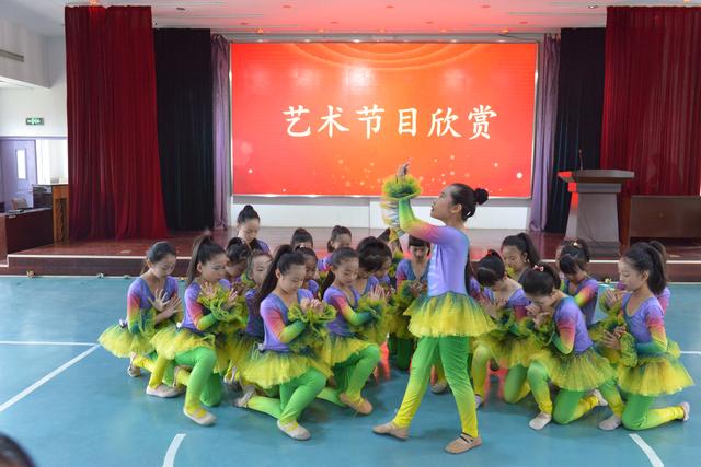 北辰区辰风小学举行校园文化艺术节为建党百年献礼