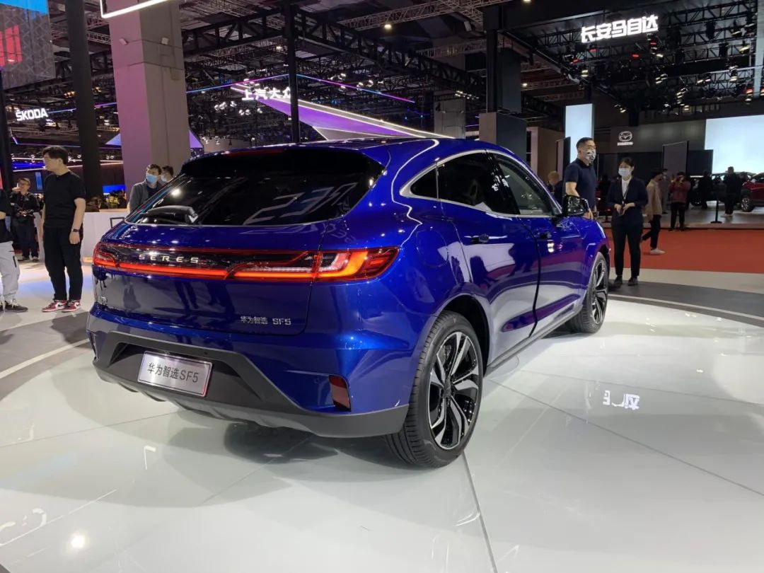 余承东点赞华为销售它赛力斯华为智选sf5究竟有多强