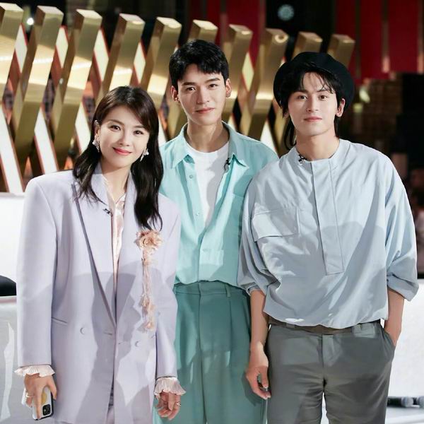 右二为龚俊,张哲瀚,合体参加《我是女演员》