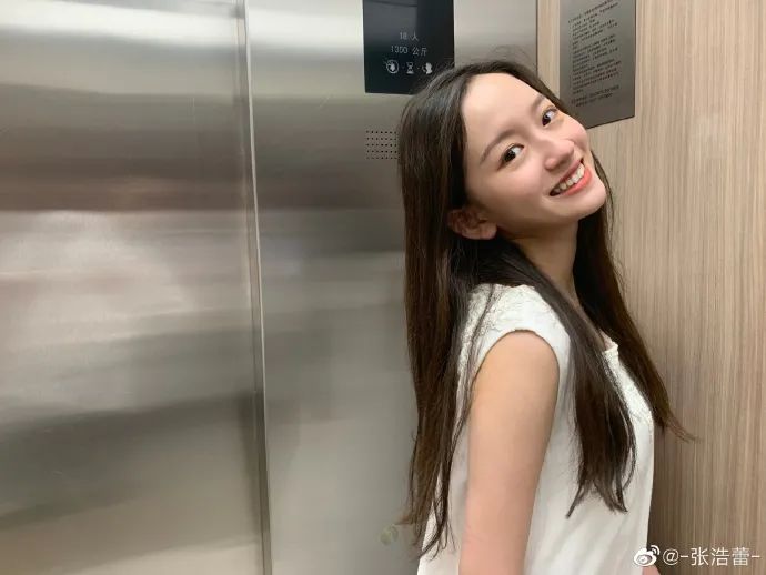 北电也审美降级了？前10名共用一张脸，开学合照怕是要一键消消乐…休闲区蓝鸢梦想 - Www.slyday.coM