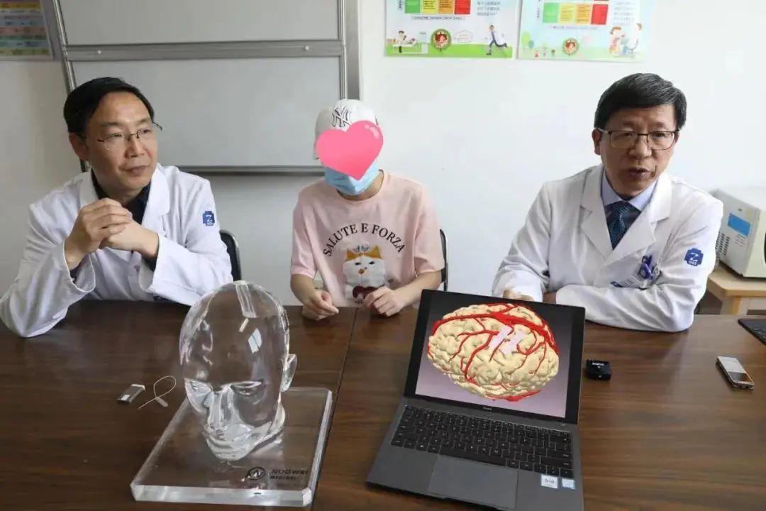 为19年癫痫量身定制，浙大二院完成全国首例反导系统大脑植入手术