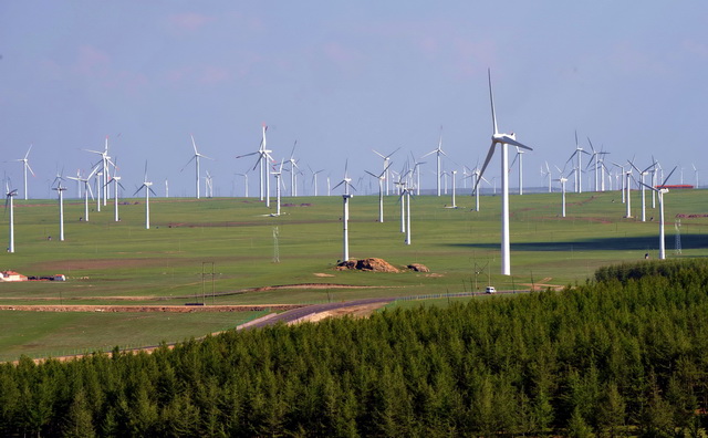 风能太阳能等气候资源分布和变化与气候条件密切相关。图为内蒙古辉腾锡勒风电场。摄影/立早