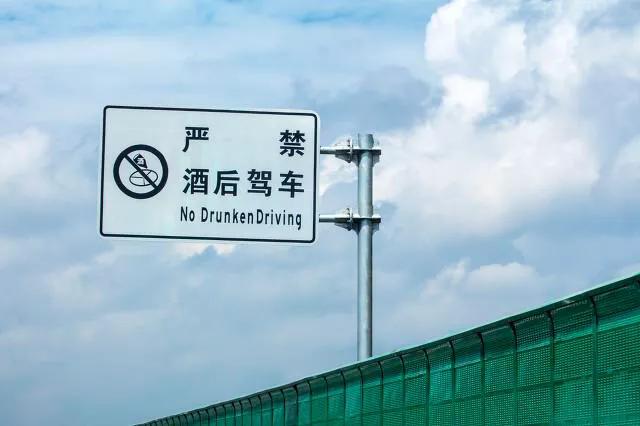 运动员酒驾弃车逃逸 狂奔2000米没跑赢西安交警休闲区蓝鸢梦想 - Www.slyday.coM