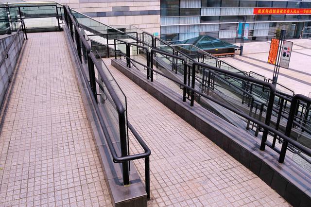 北京无障碍达标设施场所将分批分级分类公示,老旧小区是改造重点