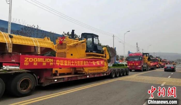 中联重科土方机械交付“一带一路”沿线国家。中联重科 供图