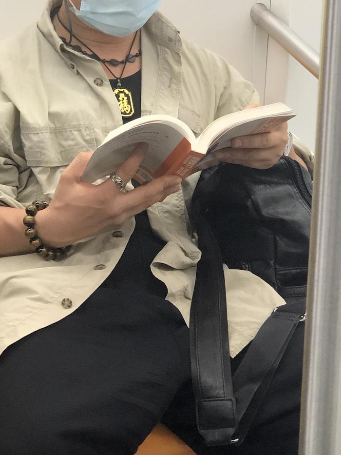 上海地铁上的读书人 最近一年在读什么 新浪科技 新浪网