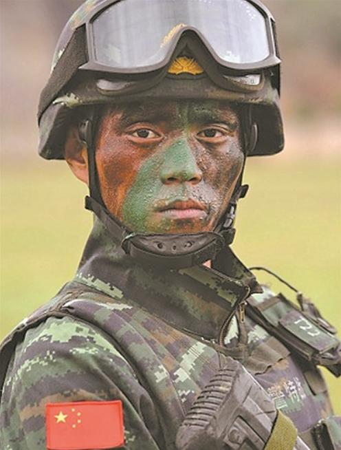 武警战士的脸图片