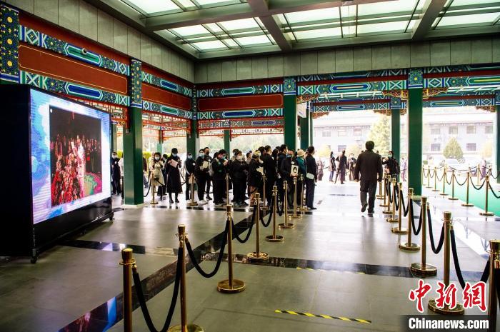 千余民众送别京剧大师杜近芳