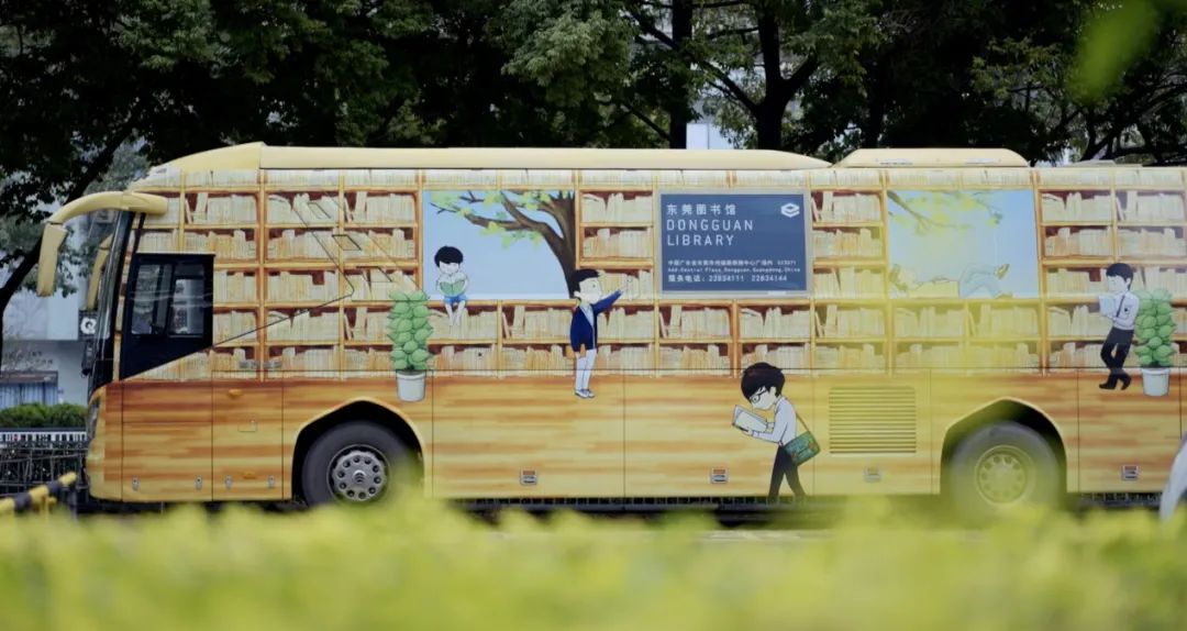 第三代图书流动车(于衍斌摄)