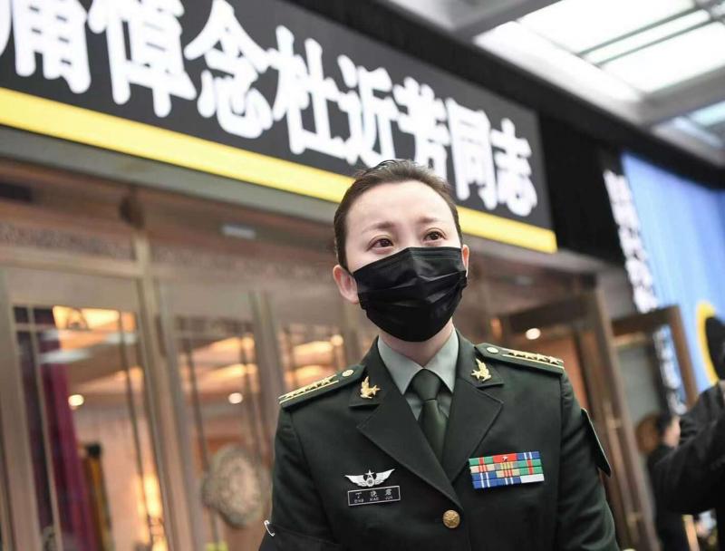 现场i芳华远去千余人送别杜近芳