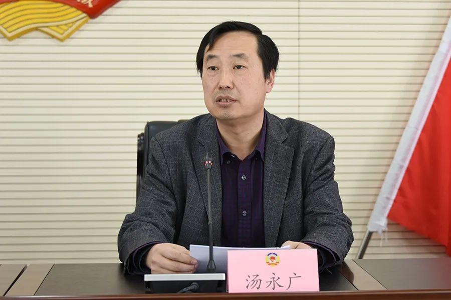 市政协秘书长汤永广主持培训活动并讲话,要求全体干部职工高度重视