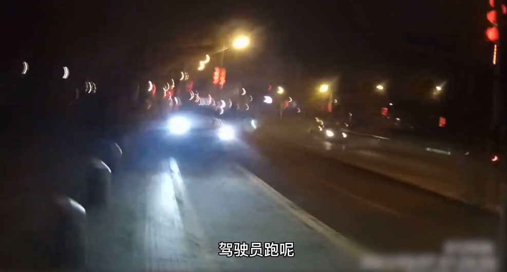 运动员酒驾弃车逃逸 狂奔2000米没跑赢交警休闲区蓝鸢梦想 - Www.slyday.coM