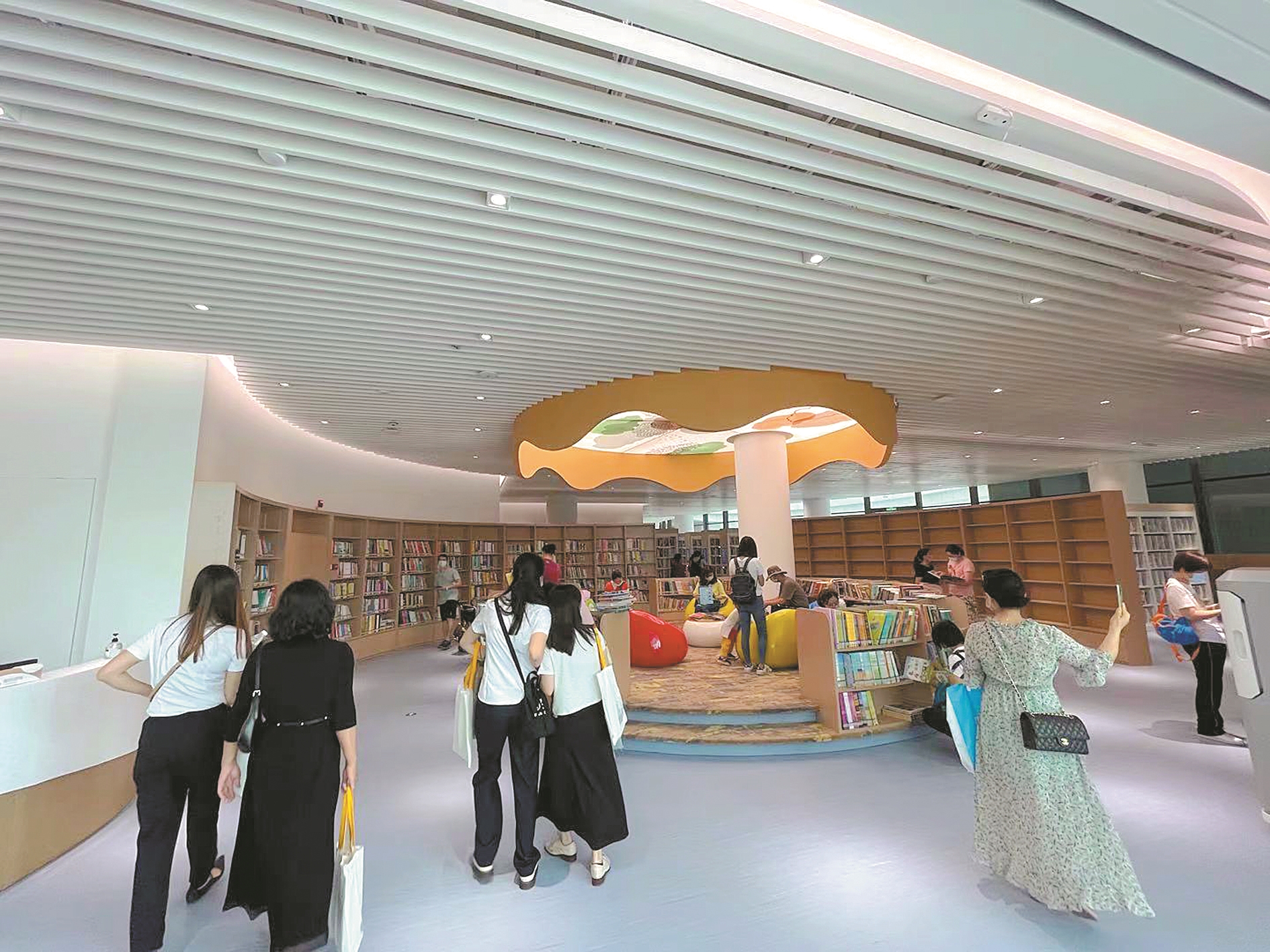 广州白云区图书馆新馆试运行读者可预约打卡体验无感借书