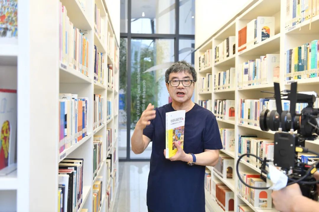 近六万名读者与周国平馆长"走进坪山图书馆",畅聊阅读与哲学