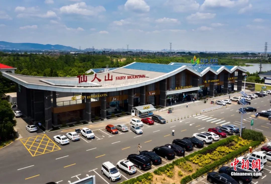 正文  沪宁高速南京出发第一站   黄栗墅服务区   黄栗墅服务区位于