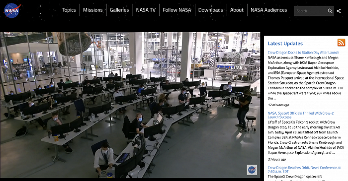 SpaceX“龙”飞船成功与国际空间站交会对接