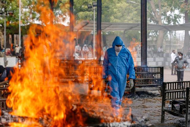 日增确诊超33万,印度新冠疫情成王炸,中国外交部