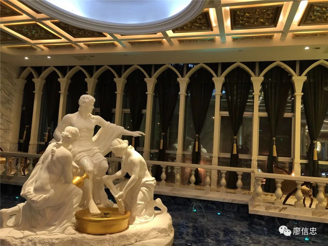 浅深贵足是长沙最大洗浴中心碧涛阁旗下的品牌,拥有洗浴的dna,但水池