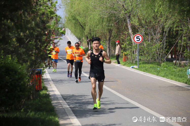 壹点图集|高青黄河安澜 赛事激情澎湃|马拉松|山东|马拉松赛_新浪新闻