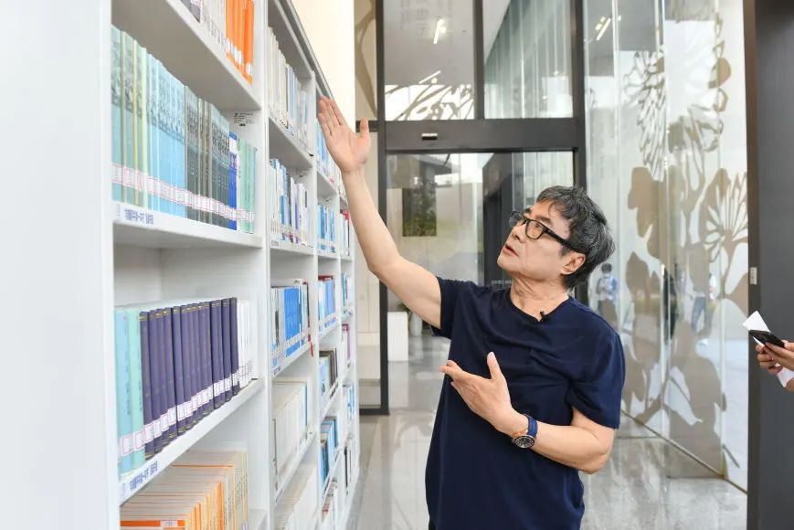 近六万名读者与周国平馆长"走进坪山图书馆",畅聊阅读与哲学