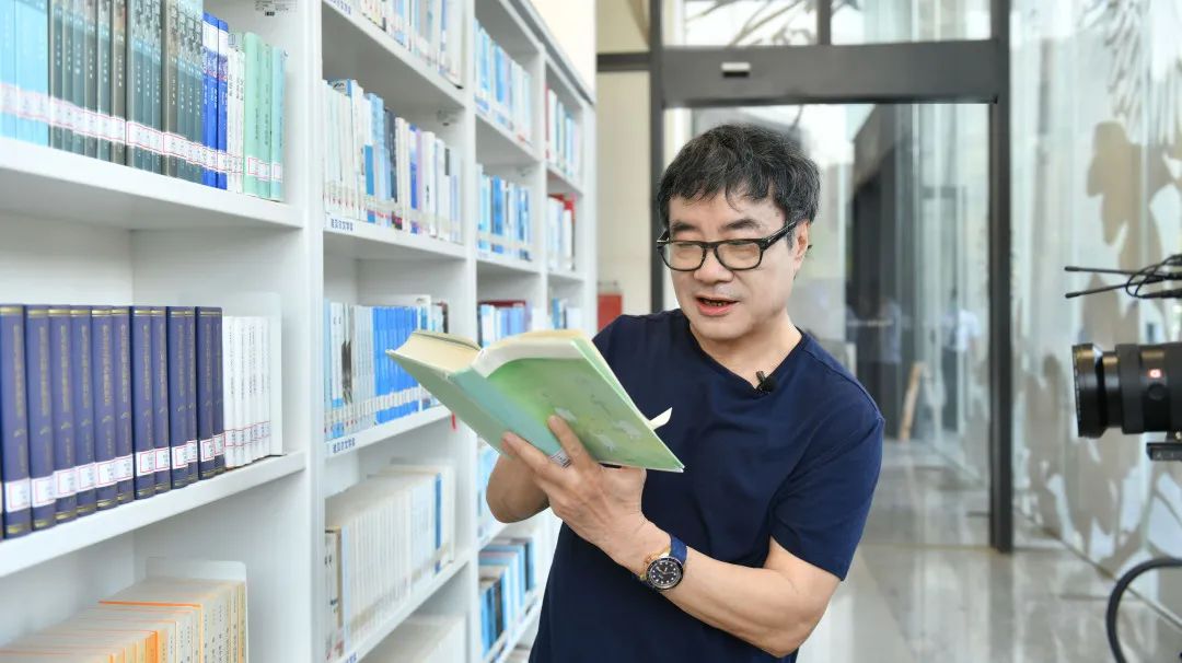 近六万名读者与周国平馆长"走进坪山图书馆",畅聊阅读与哲学