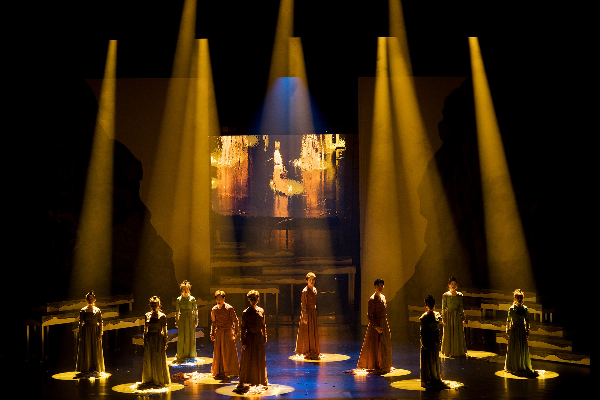 原创音乐剧忘川引首演创意融入中国传统元素