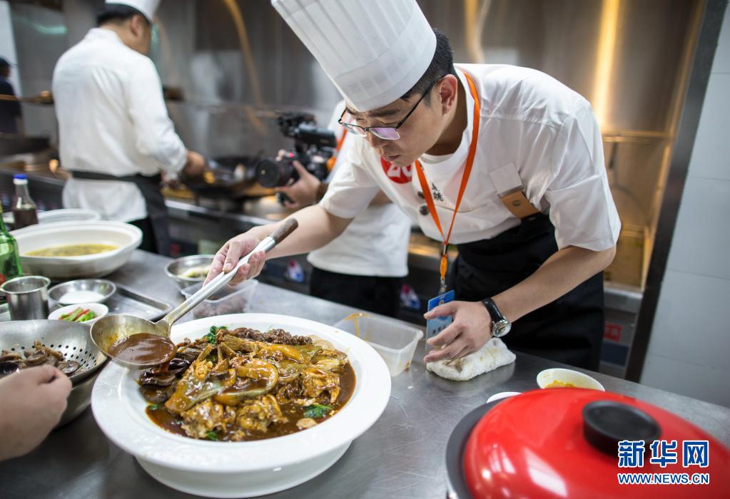 江苏海安举行河豚创新烹饪比赛