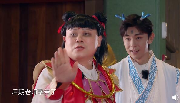 岳云鹏扮哪吒晒爆笑照这个风火轮怎么不听使唤