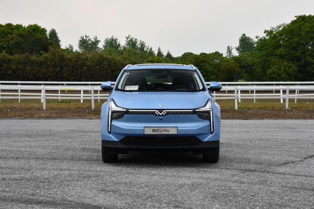 不到十万元续航610km33项升级抢鲜试驾全新哪吒upro