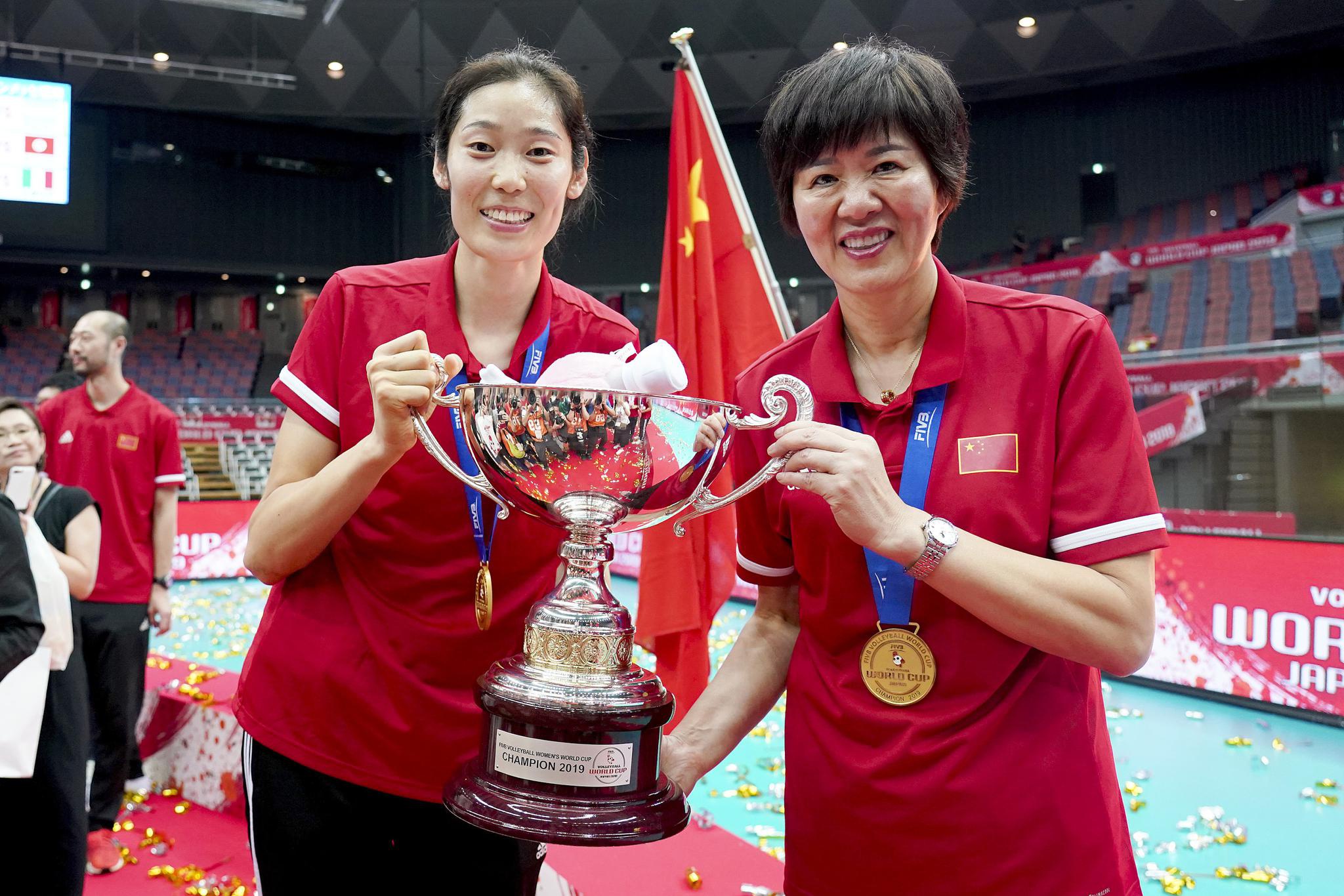上一次出征大赛，中国女排收获了世界杯冠军。