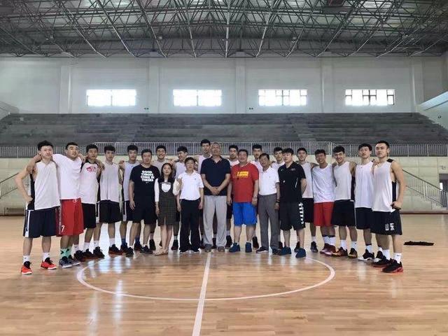 北京时间4月25日下午,全运会男子篮球u19组的比赛中山东队将会迎来首