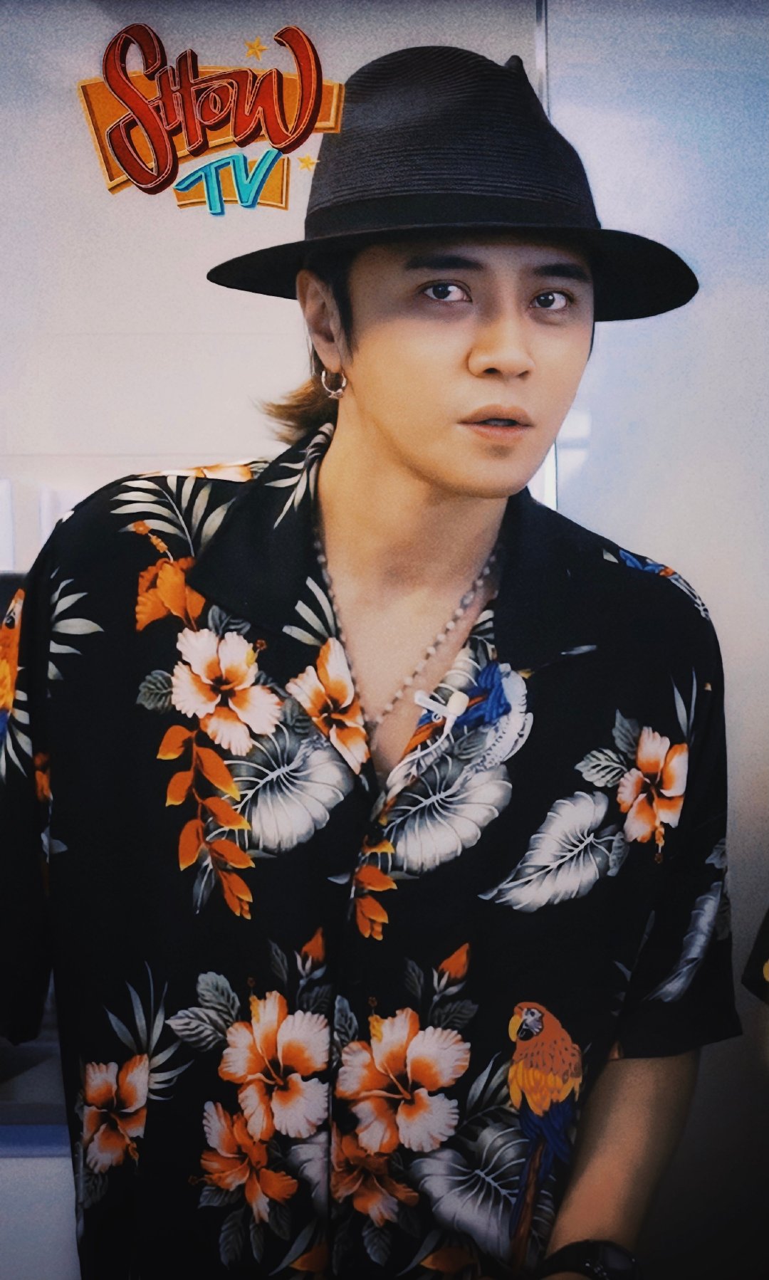 罗志祥近照脸胖脖子粗留长马尾显油腻经纪人爆其有全面复出计划