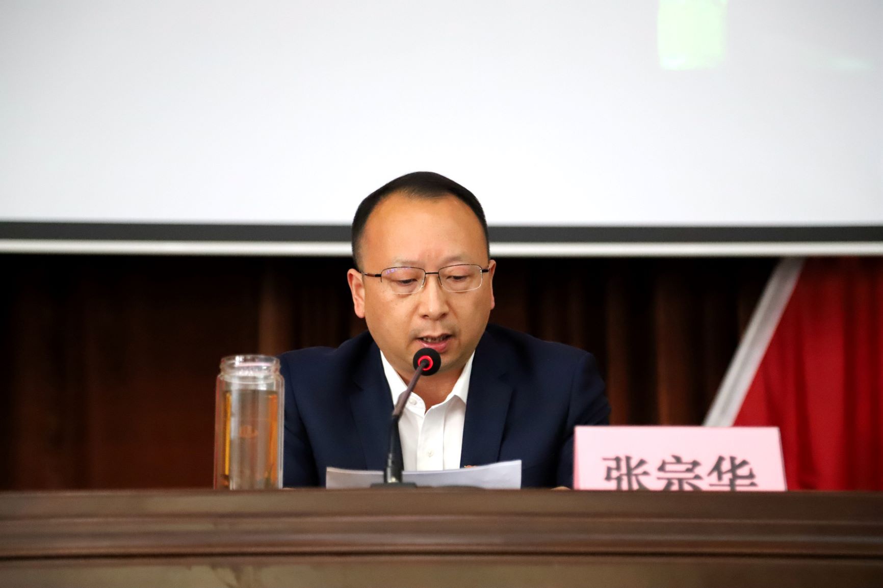 据了解,在党史学习教育"第一课"中,街道党工委书记张宗华同志围绕党史