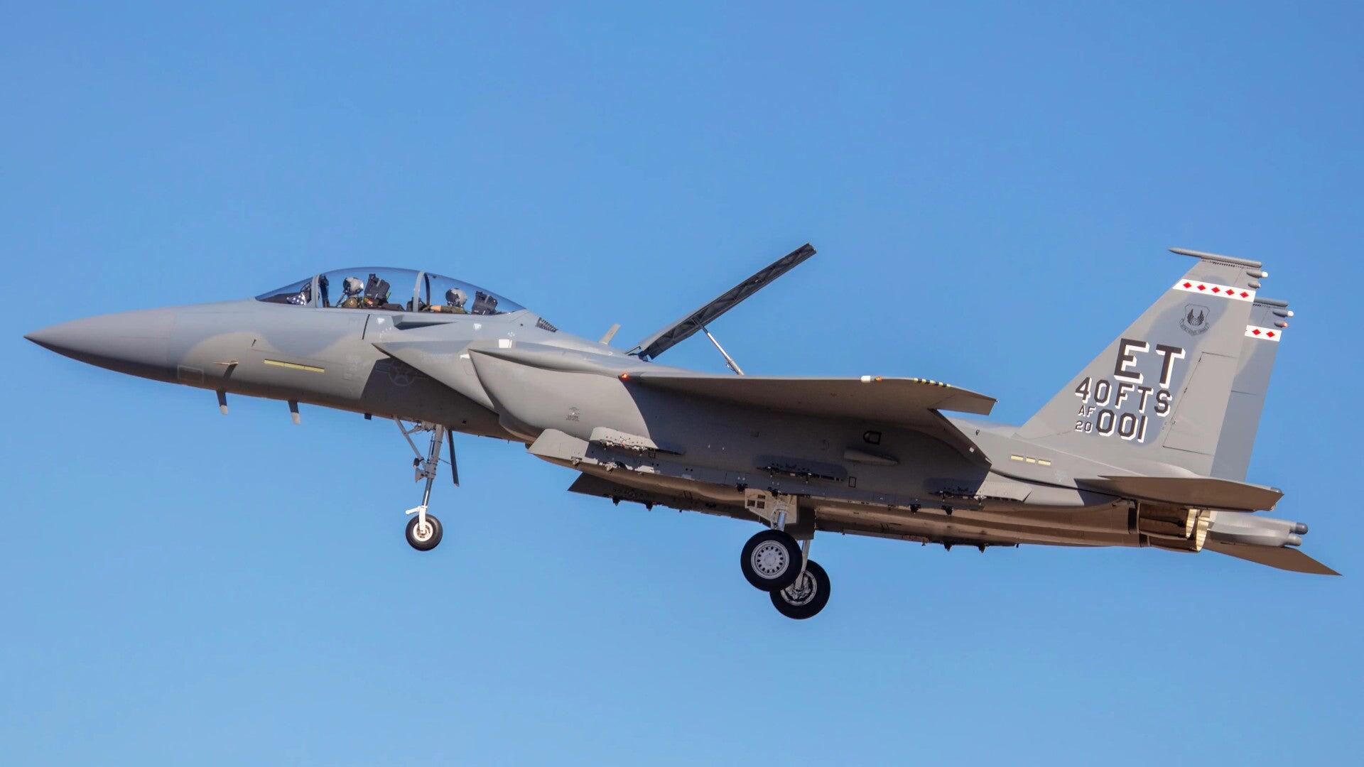 美国空军收到第二架f-15ex战斗机,将在北极附近测试战力|美国空军