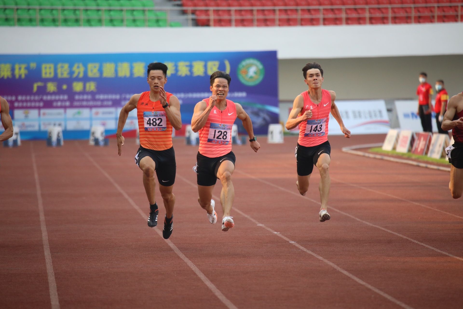 飞人归来苏炳添在肇庆跑进10秒大关