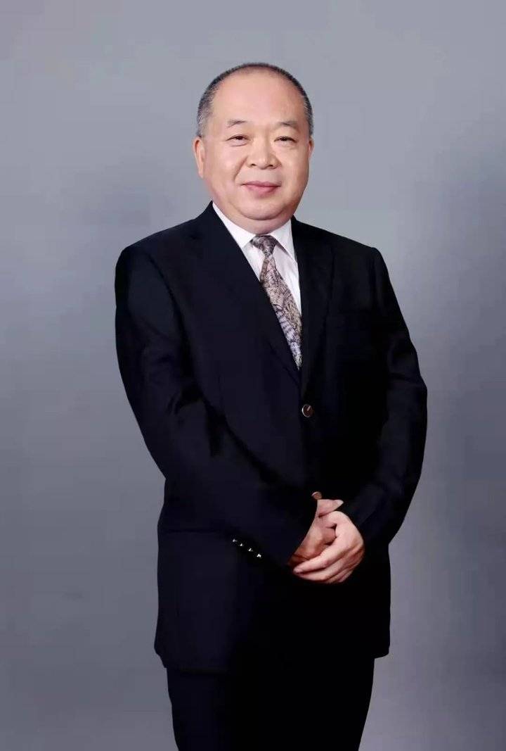 中国作家网注册会员,中国农业银行作家协会会员,2019年度当代散文名家