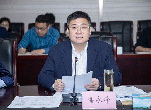 吴兴区委副书记,区长潘永锋在会上强调,全区上下要深入贯彻落实省,市