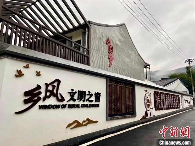 云松自然村的村道景观 项菁 摄陈炯长期专注"艺术振兴乡村"研究和实践