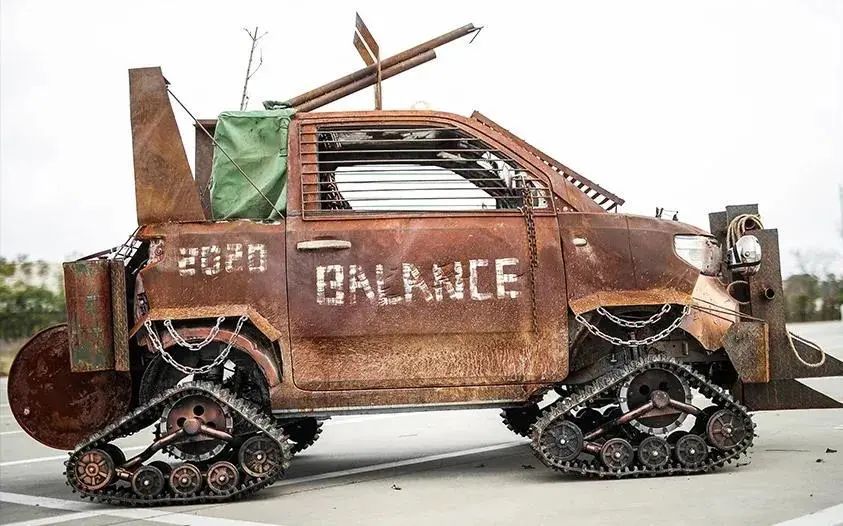 复古时尚于一身钢板座椅,大钢链,油罐,水箱网红「末日战车」硬核来袭